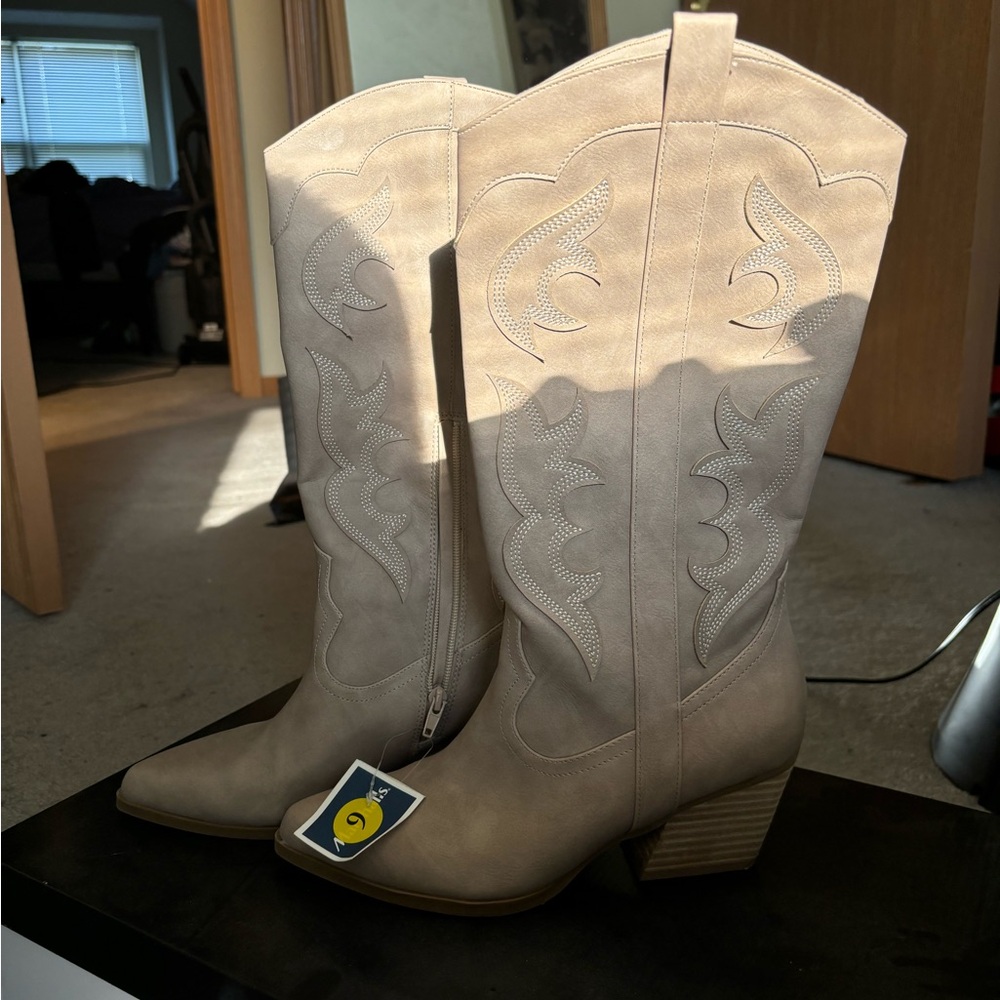 Women's Tan Western Boots